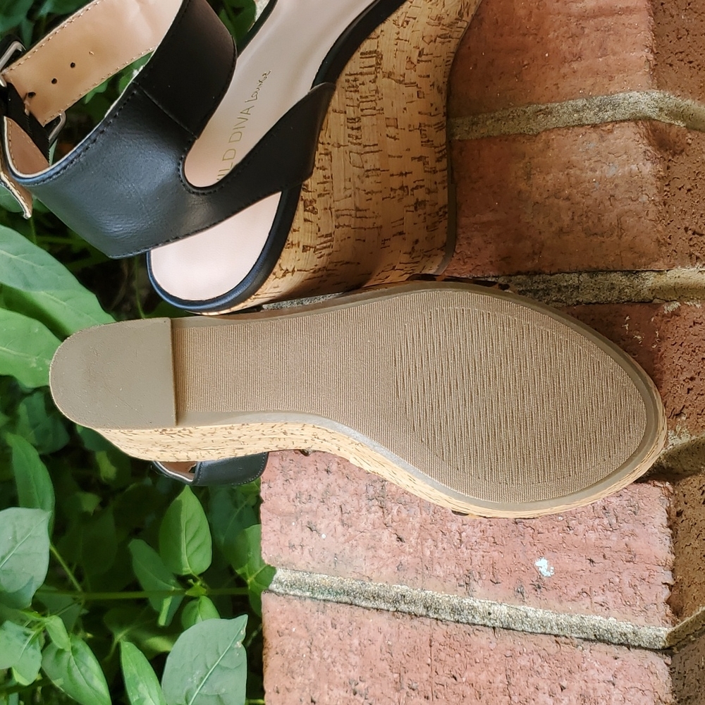 Wild diva ankle strap wedges sz. 8.5 - Picture 6 of 8